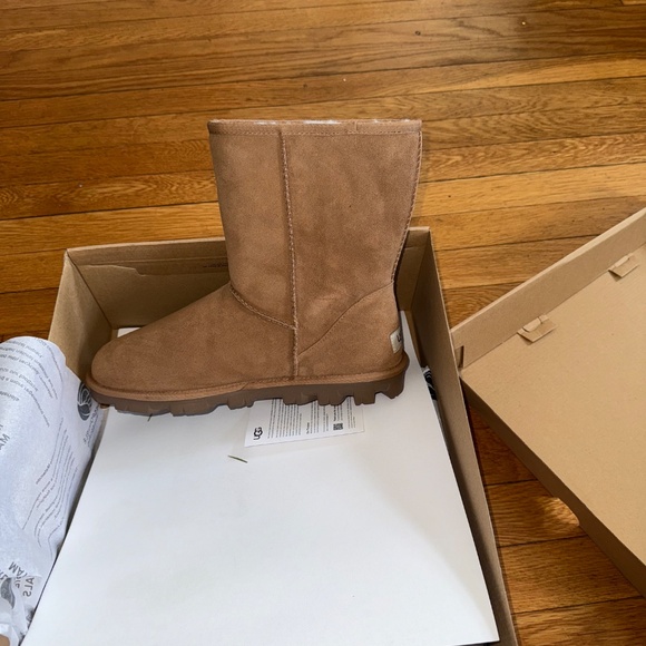 Ugg Essential Short Boots Size 11 - Picture 5 of 7
